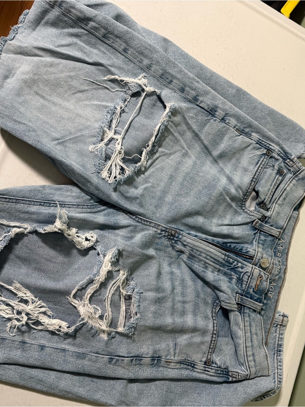 American Eagle Outfitters Light Blue Distressed Baggy Leg Jeans size 8